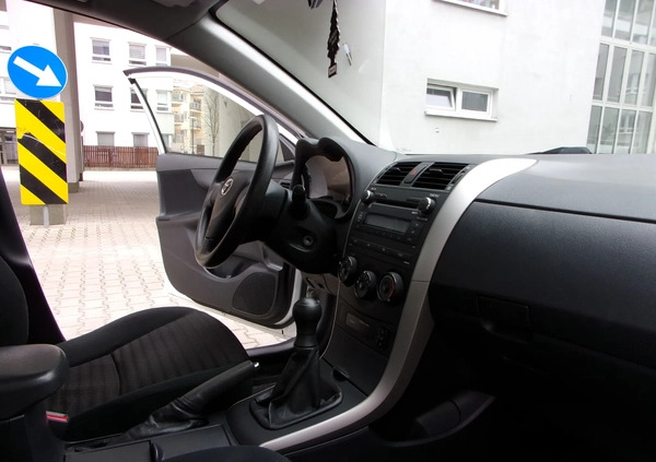 Toyota Corolla cena 17900 przebieg: 206000, rok produkcji 2007 z Warszawa małe 121